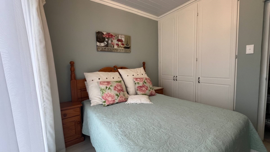 4 Bedroom Property for Sale in Hartenbos Heuwels Western Cape